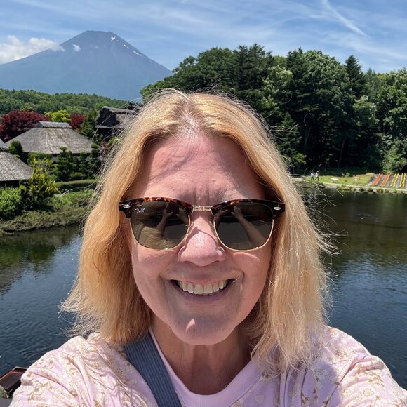 Meet your Posher, Lisa - Picture 1 of 1